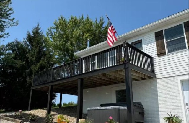 Magical Farmhouse on 12 Acres- Hot Tub, Fire Pit, Near Wineries & Cedar Point