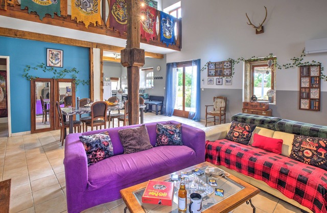 Magical Stay at the Magicogîte – Harry Potter, with Shared Pool and Air Conditioning