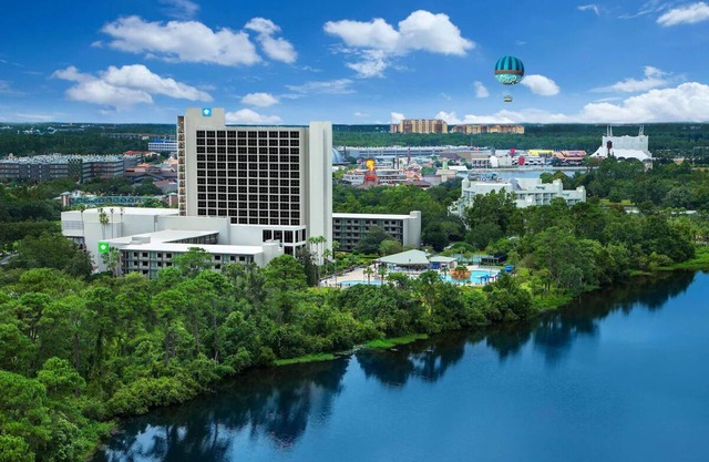 Magical Getaway: Minutes from Disney Parks, Family-Friendly Amenities