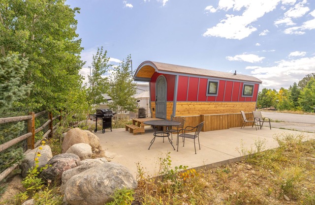☆ Magical Gypsy Wagon ☆ Unique Mountain Getaway