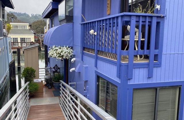 Magical, light-filled houseboat with spectacular views.