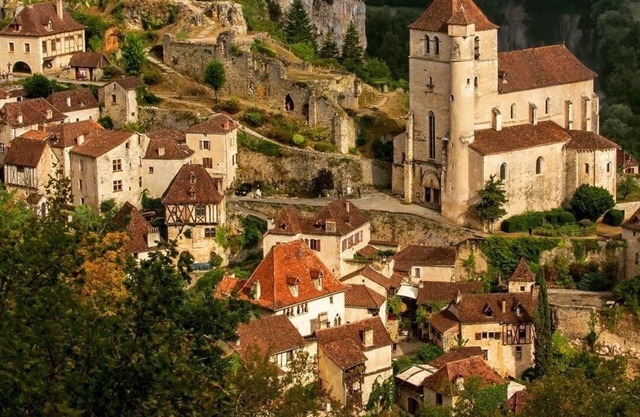 Magical, Medieval Home in Artists Village, Ideal for Families or up to 4 Couples