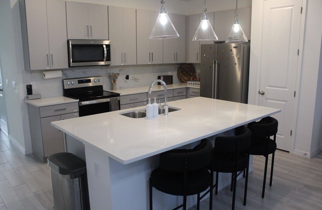 Magical Stay Near Disney - Modern & Cozy Townhome