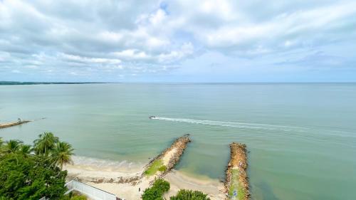 Magico Apartamento Frente al Mar 4 Habitaciones CB72