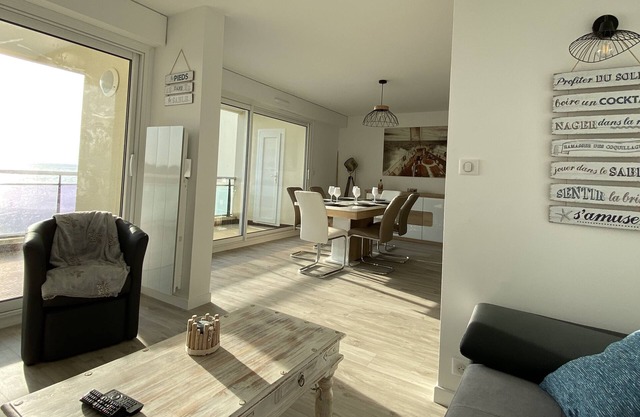 MAGNIFICENT APARTMENT WITH DIRECT BEACH ACCESS