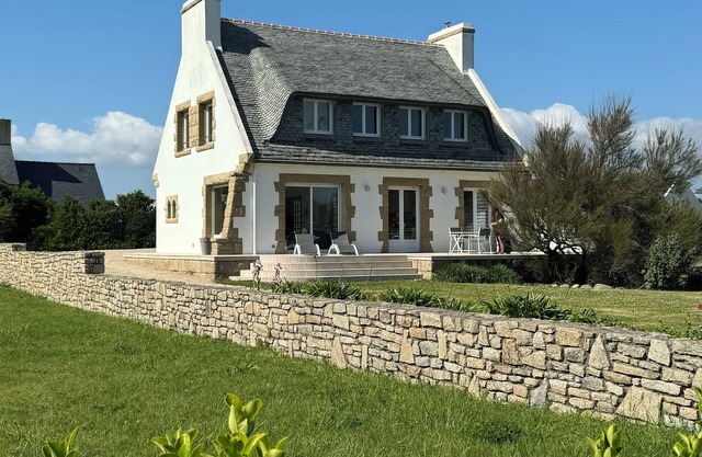 Magnificent Breton house for 10 people on the seafront