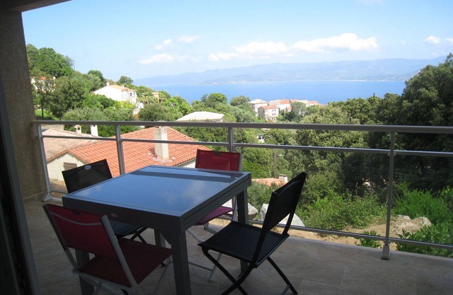 MAGNIFICENT NEW T2 WITH SEA VIEW TERRACE