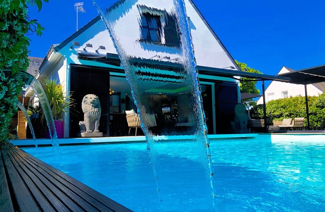 Magnificent "Hi-tech" Villa: Swimming pool, Spa, MediaCenter, Electric bikes.