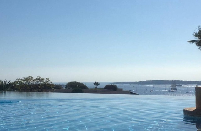 Magnificent sea view with swimming pool and parking