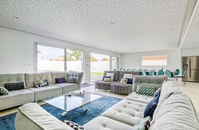 Magnificent villa for large family with swimming pool