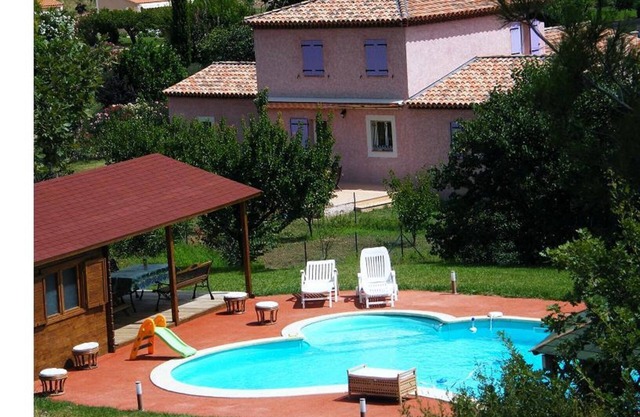 Magnificent villa for 12 with pool and jacuzzi in Provence