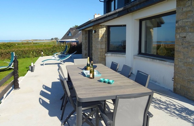 Magnificent villa by the sea