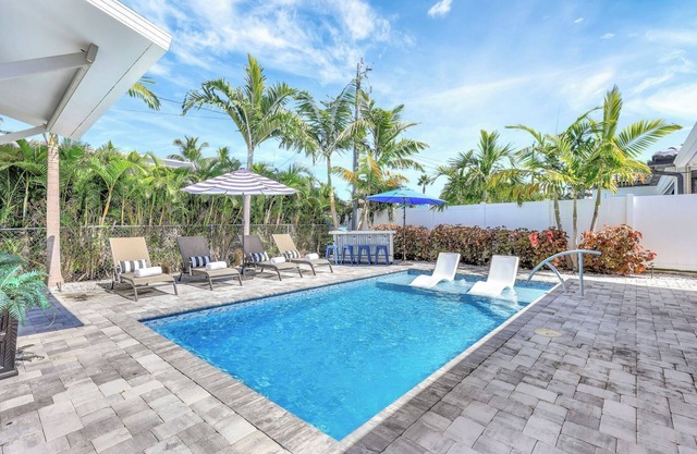 Magnolia Manor 4 bdrm | Private Heated Pool | Vanderbilt Beach & Mercato