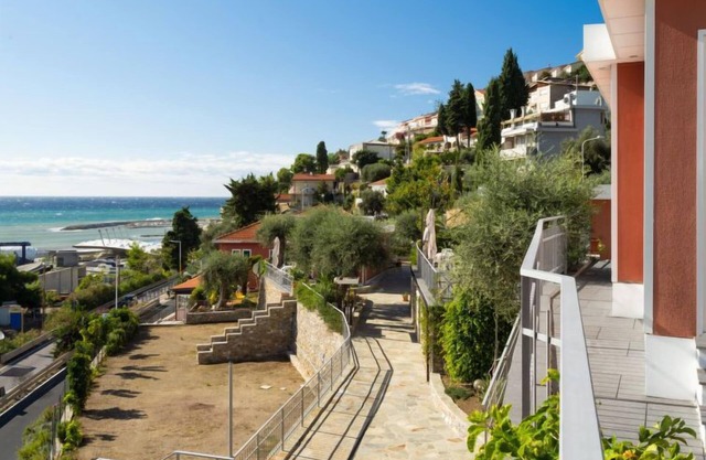 Magnolia (SLR405) by Interhome