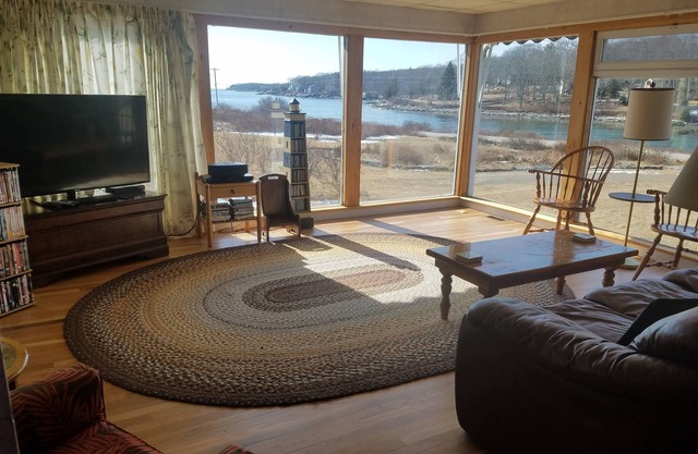 Maine Seaside Cottage in Long Cove Point, Pemaquid Peninsula, Midcoast Maine
