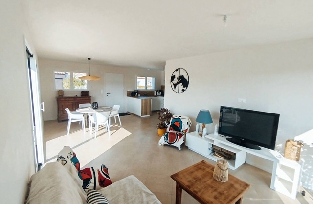 Maison 4 à 6 Personnes Entre Terre et Mer. A10 Minutes des Plages du Rocher