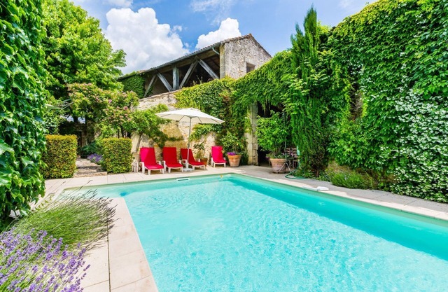 Maison Acacia - Six Bedroom Villa, Sleeps 12