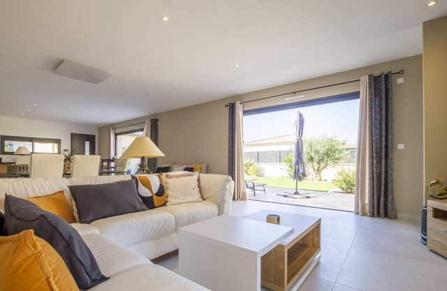 Maison Allies - with private pool in Robion