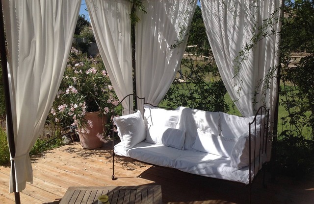 Maison Atelier Swimming pool & private Pure Countryside spa in the heart of an old orchard.