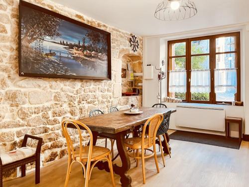 Maison au coeur de MARCOLES, 2ch, 4pers, jardin