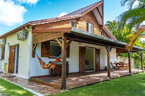 Maison chaleureuse aux Abymes avec jacuzzi relaxant