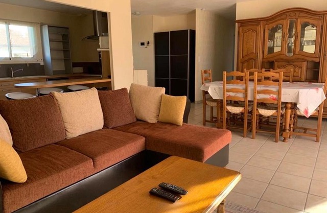 Maison Confortable avec Clim, Terrasse et Jardin - 6 Pers, Proche Lac et Plages - FR-1-319-425