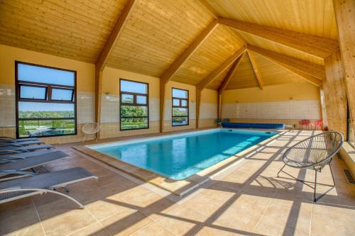 Maison confortable avec piscine à Villentrois-Faverolles 250m²