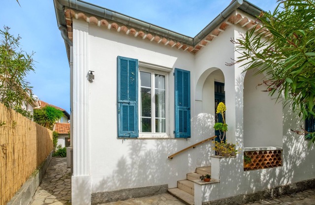 'Maison Cros De Cagnes' with Shared Terrace, Wi-Fi and Air Conditioning