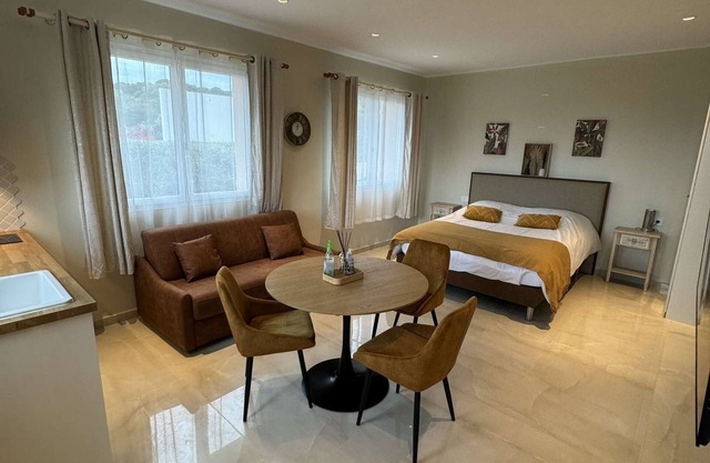 Maison d'hôte - Fully-equipped studio overlooking the Mediterranean
