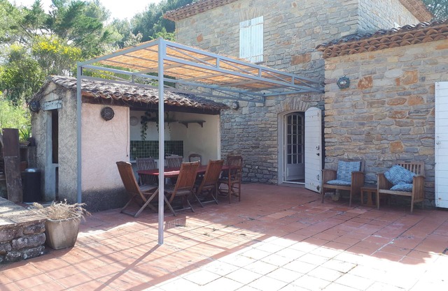 Maison Dans un Massif Forestier