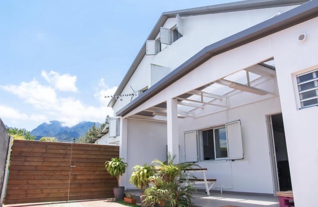 Maison de 5 chambres avec vue sur la mer jardin clos et wifi a Le tampon