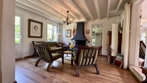 Maison de Campagne Authentique – Havre de Paix pour Âmes Sensibles