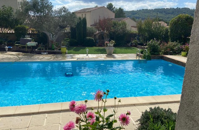 Maison de charme avec piscine en provence