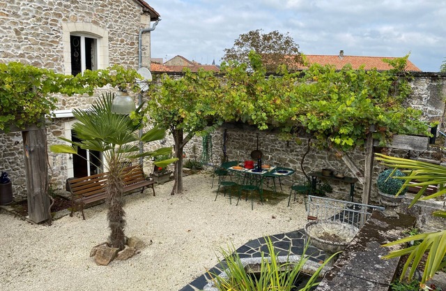 Maison de Reves in Piéguts Pluviers w/Pool