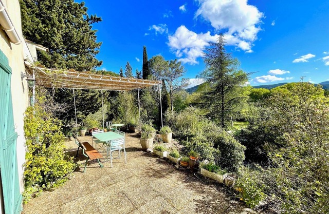 Maison de Vacance sur un Magnifique Jardin Arboré, vue Superbe