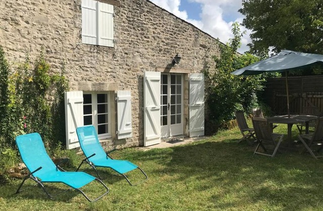 Maison de village et jardin , à Mornac sur Seudre