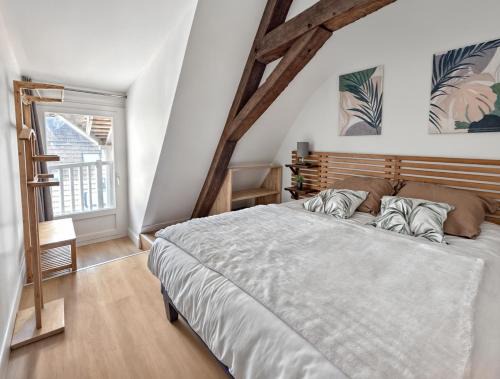 Maison de ville Spacieuse Proche du Centre