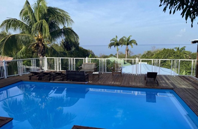 Maison en bord de mer à Pointe-Noire avec piscine partagée