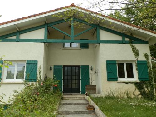 Maison En Bord De Rivière