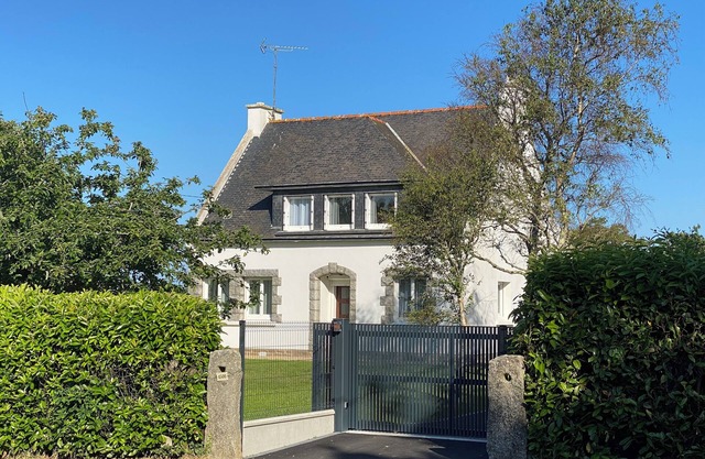 Maison et Grand Jardin Proche de la mer Commerce à Proximité