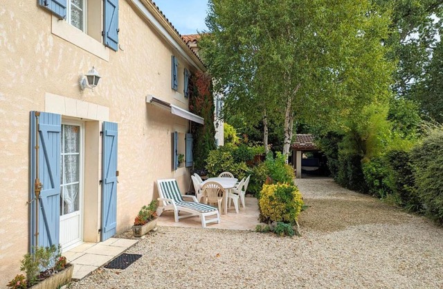 Maison familiale avec jardin clos, accès rivière et Wi-Fi, proche verdure et activités en Charente - FR-1-653-117