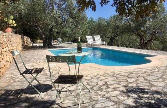 Maison Familiale Calme. Panorama sur le Haut-var, Piscine, Confort
