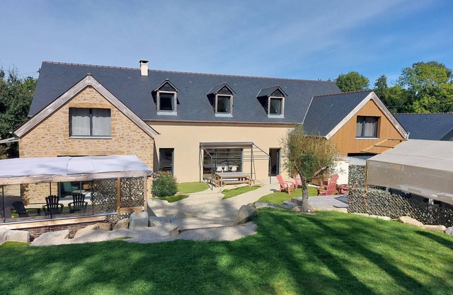 Maison Familiale à 1,4 km de la Plage de Saint Lunaire