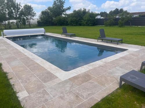 Maison moderne avec piscine sécurisée à La Vernelle - FR-1-591-721