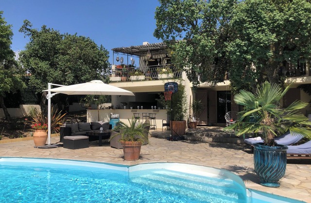 Maison Neuve 200 m2 Avec Piscine et Terrain de Boules sur Terrain 1550 m