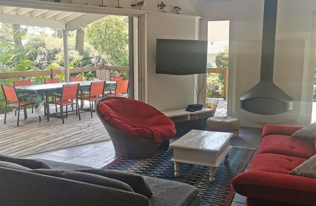 Maison Structure Bois Bordure de Foret Idéalement Située, Piscine Chauffée ,spa