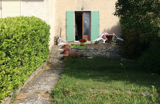 Maison simple ou rien ne manque pour passer un moment agréable en famille.