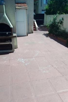 Maison sur 3 étages avec patio, terrasse avec barbecue, 1 chambre de disponible au 1er étage