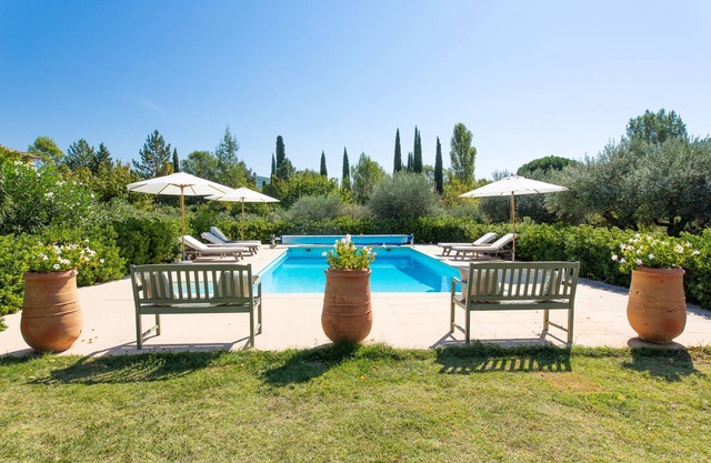 Maison Tulip Salernes - Guest House sleeping 6. Pet friendly with heated pool