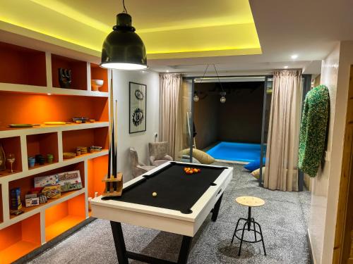 Maison Zen 4 Suites, Private Indoor Pool, Jacuzzi & Gym, Central Marrakech